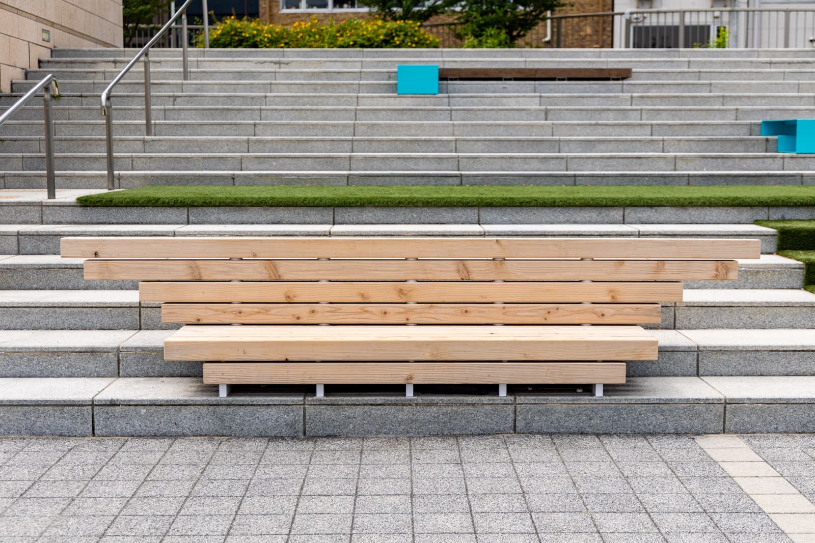 八軒家浜の舟形ベンチ の施工事例 – 京阪園芸ガーデナーズ